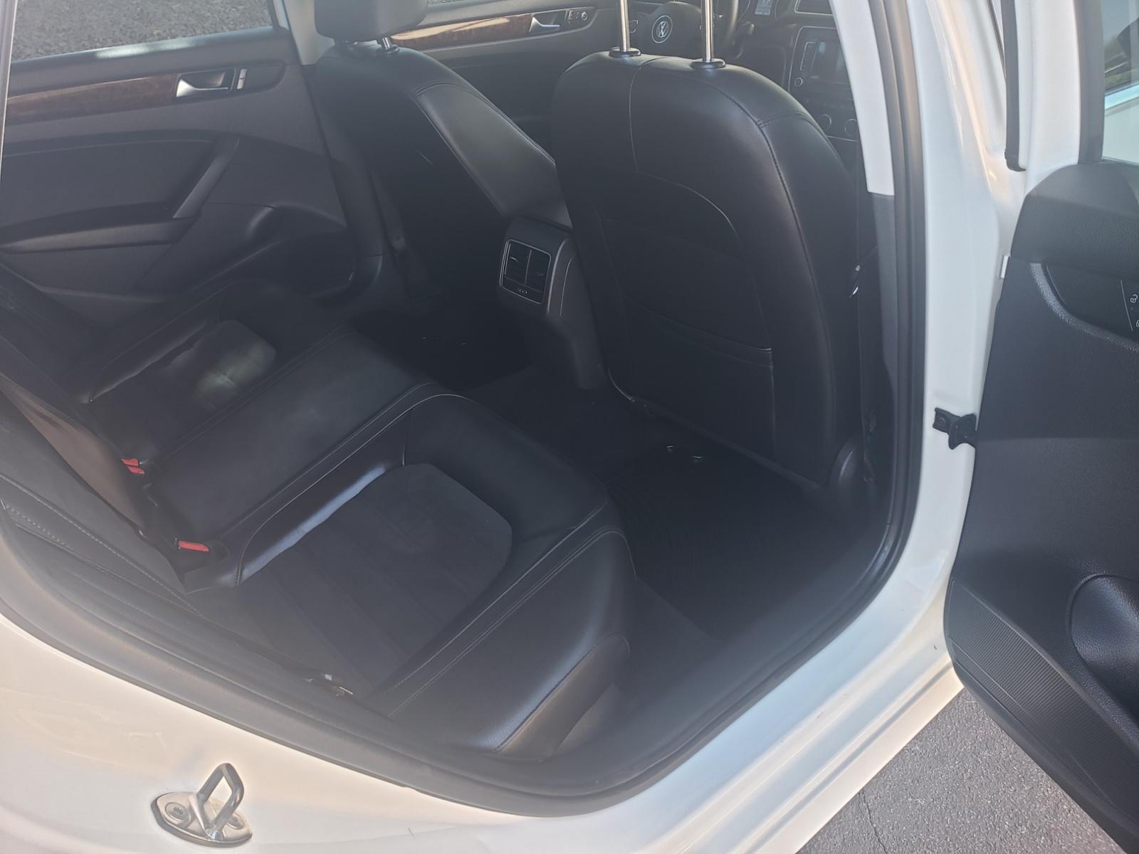 2013 WHITE /gray and black Volkswagen Passat tdi highline (1VWCN7A31DC) with an 2.0L L4 DOHC 16V engine, 6-Speed Automatic transmission, located at 323 E Dunlap Ave., Phoenix, AZ, 85020, (602) 331-9000, 33.567677, -112.069000 - 2013 Volkswagen Passat TDI SEL Premium,...... EXCELLENT condition, A Real Must See!!.... No accidents, Ice cold ac front and rear, Stereo/CD Player, Satellite compatible, Bluetooth, Phone sync, Backup camera, Navigation, Clean Black and Gray interior with Black Leather seats in near perfect conditio - Photo #15